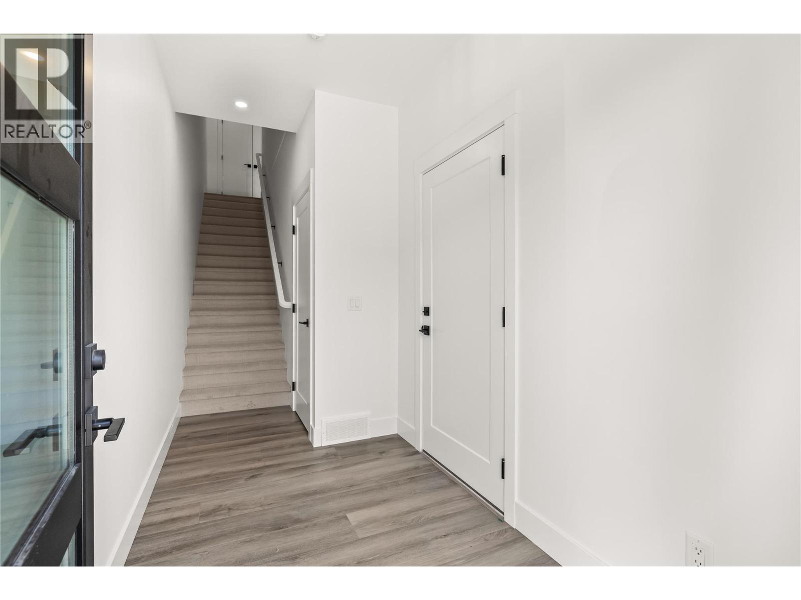Picture for Unit #17, 2835 Canyon Crest  Drive https://www.cirrealty.ca/reb/bc/1/10360821_4.jpg