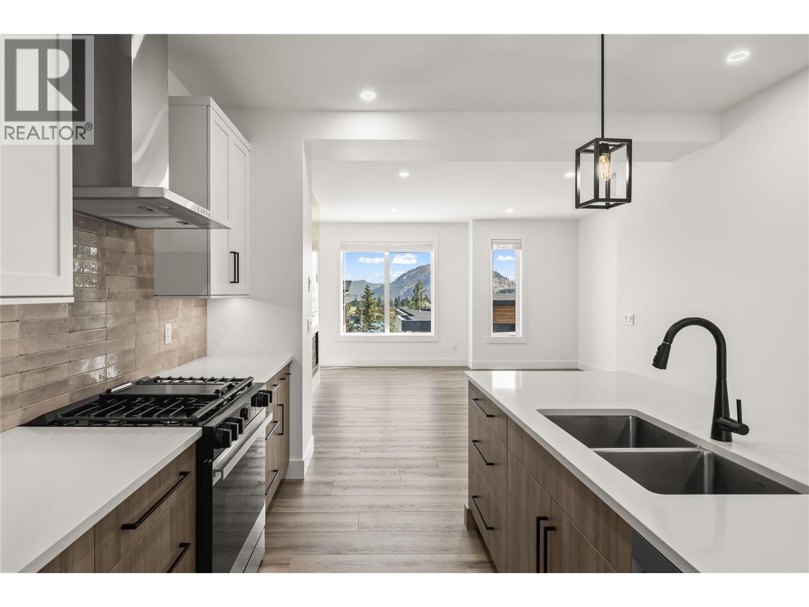 Picture for Unit #17, 2835 Canyon Crest  Drive https://www.cirrealty.ca/reb/bc/1/10360821_8.jpg