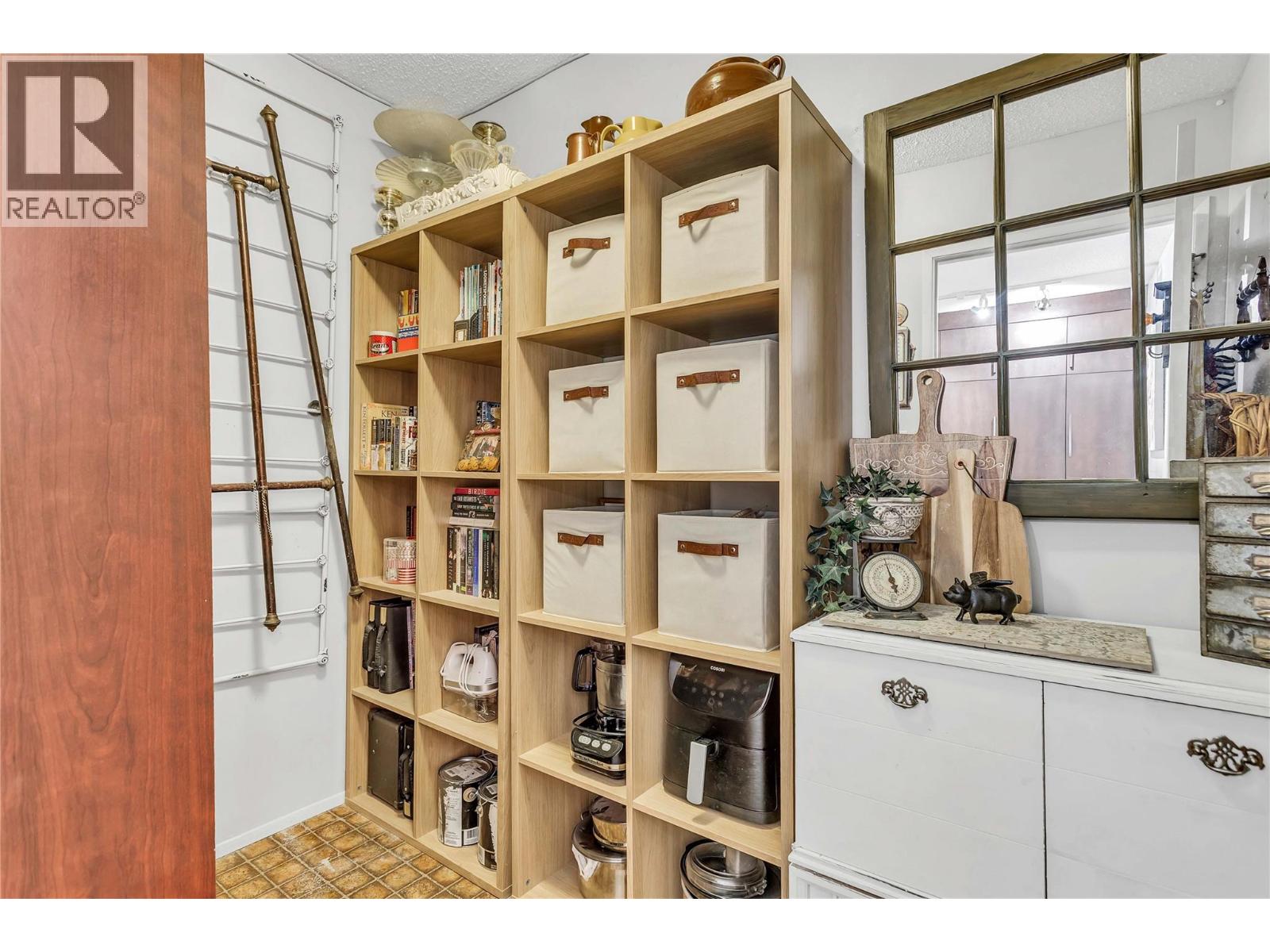 Picture for Unit #216, 1056 Bernard  Avenue https://www.cirrealty.ca/reb/bc/1/10362901_18.jpg