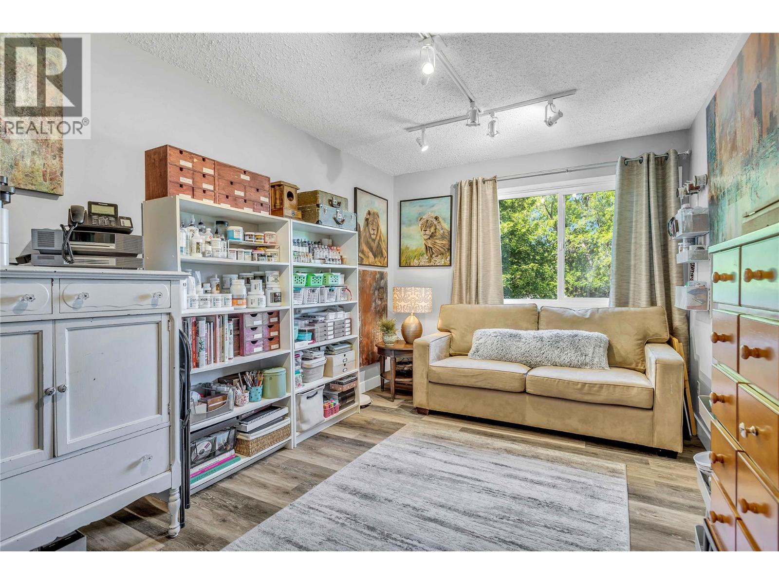 Picture for Unit #216, 1056 Bernard  Avenue https://www.cirrealty.ca/reb/bc/1/10362901_19.jpg