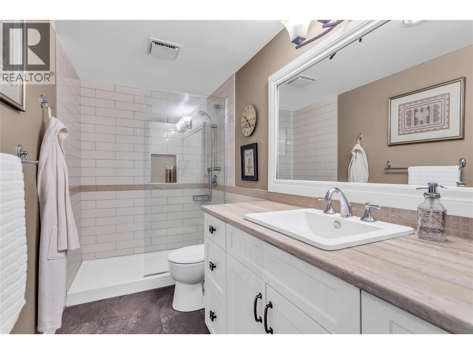 Picture for Unit #216, 1056 Bernard  Avenue https://www.cirrealty.ca/reb/bc/1/10362901_20.jpg