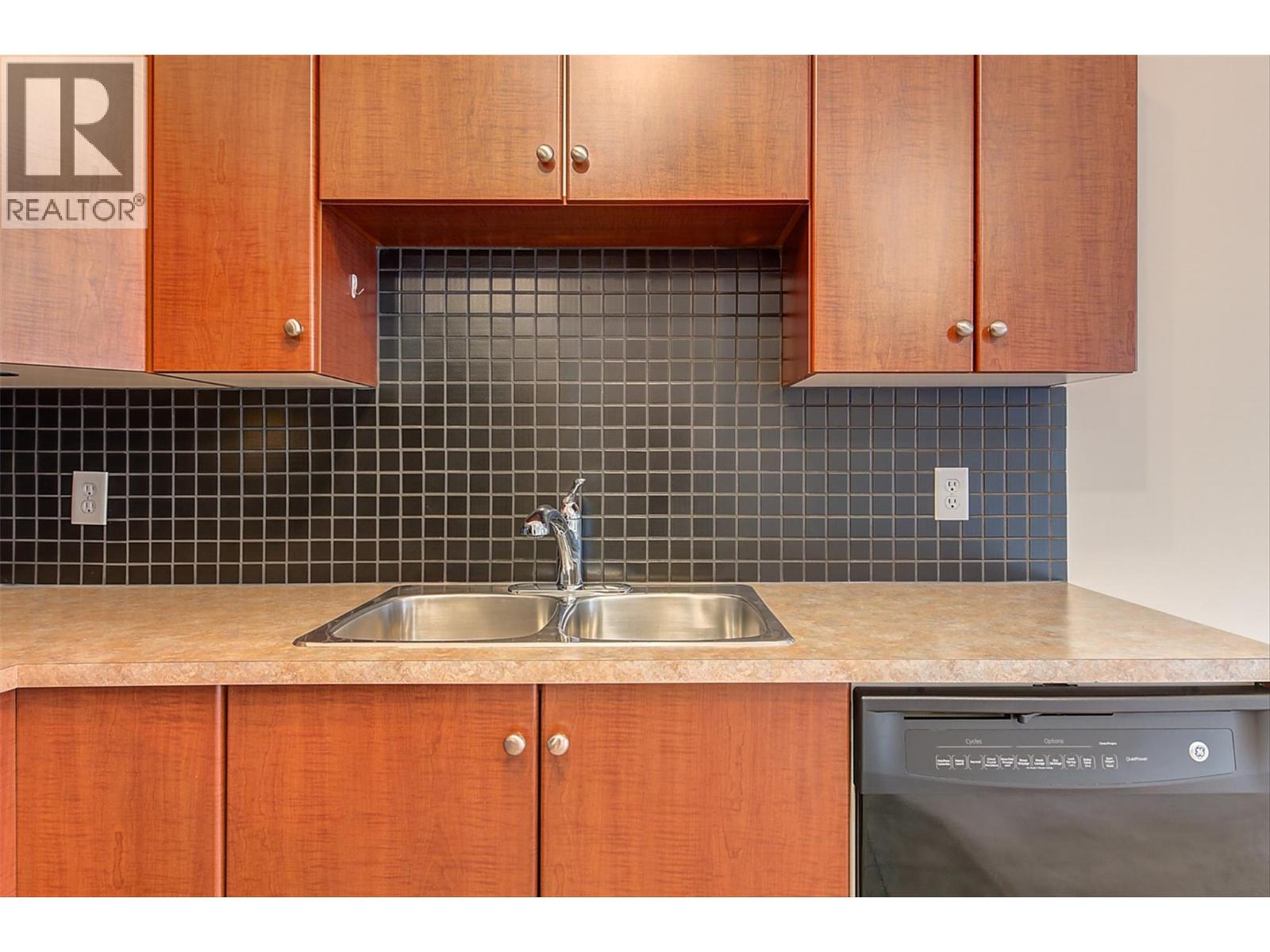 Picture for Unit #1105, 1875 Country Club  Drive https://www.cirrealty.ca/reb/bc/1/10363531_9.jpg