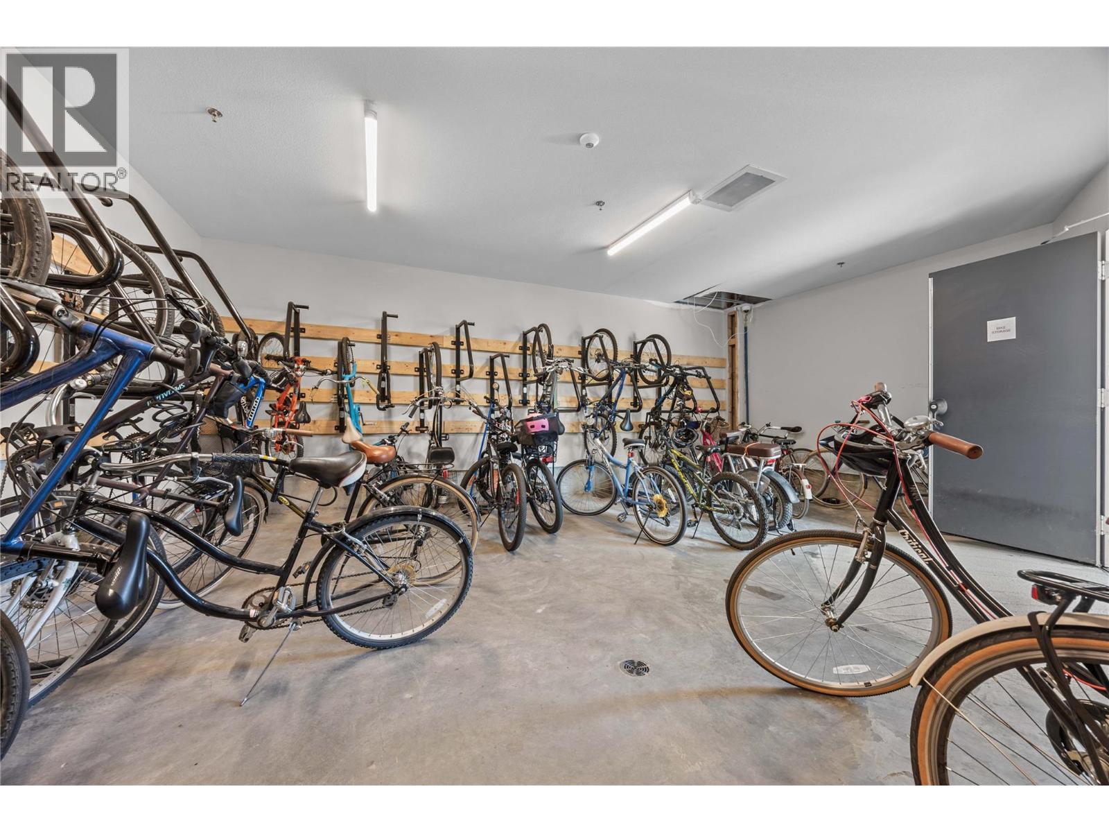 Picture for Unit #301, 3638 Mission Springs  Drive https://www.cirrealty.ca/reb/bc/1/10363741_21.jpg