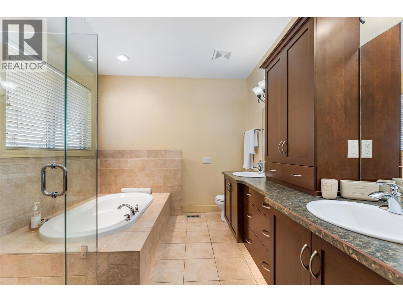 Picture for 1430 Menu  Road https://www.cirrealty.ca/reb/bc/1/10363991_25.jpg