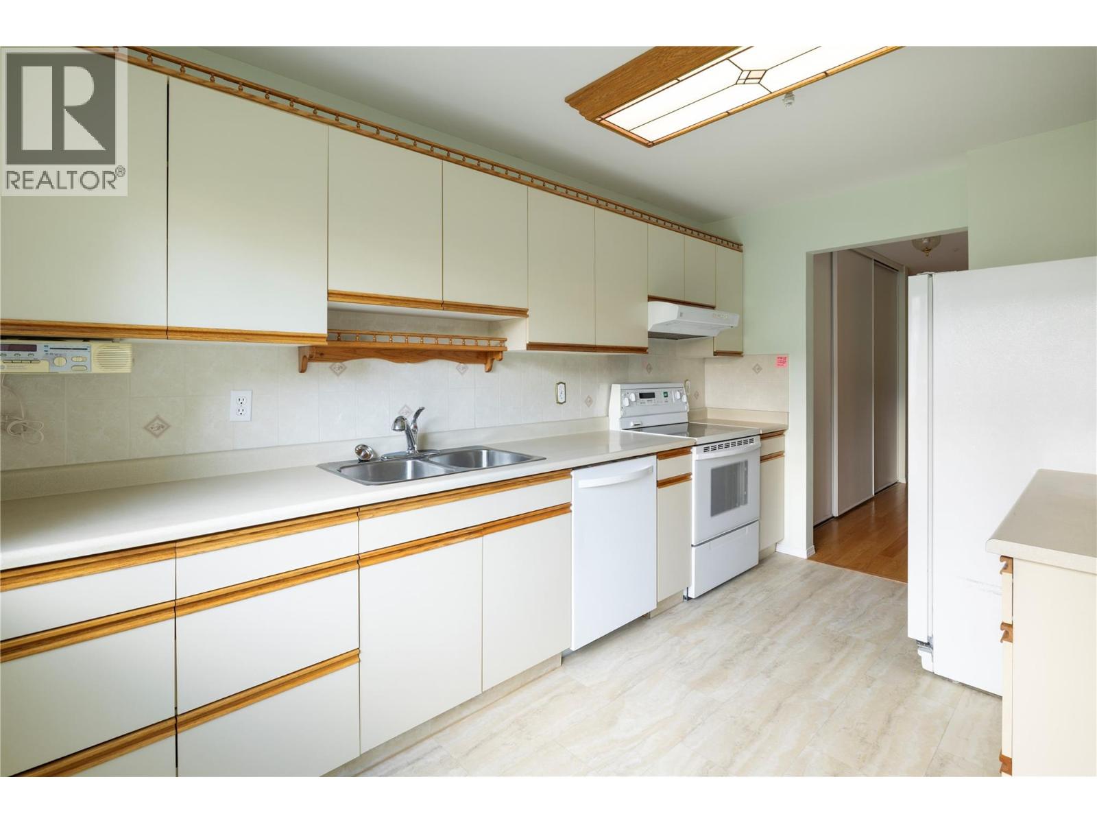 Picture for Unit #115B, 1045 Sutherland  Avenue https://www.cirrealty.ca/reb/bc/1/10364051_10.jpg