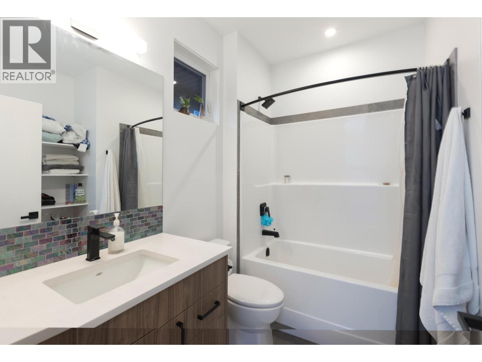 Picture for 254 Summer Wood  Drive https://www.cirrealty.ca/reb/bc/1/10364091_32.jpg