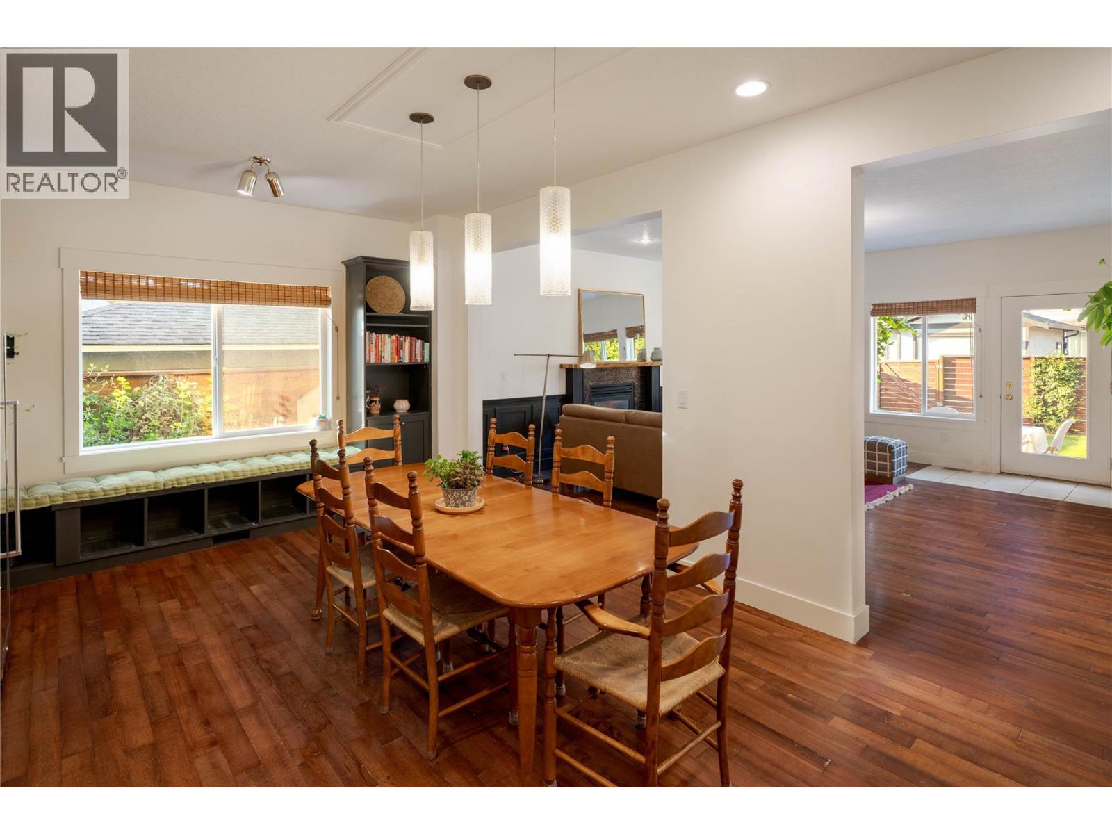 Picture for 1818 Bowes  Street https://www.cirrealty.ca/reb/bc/1/10364211_10.jpg