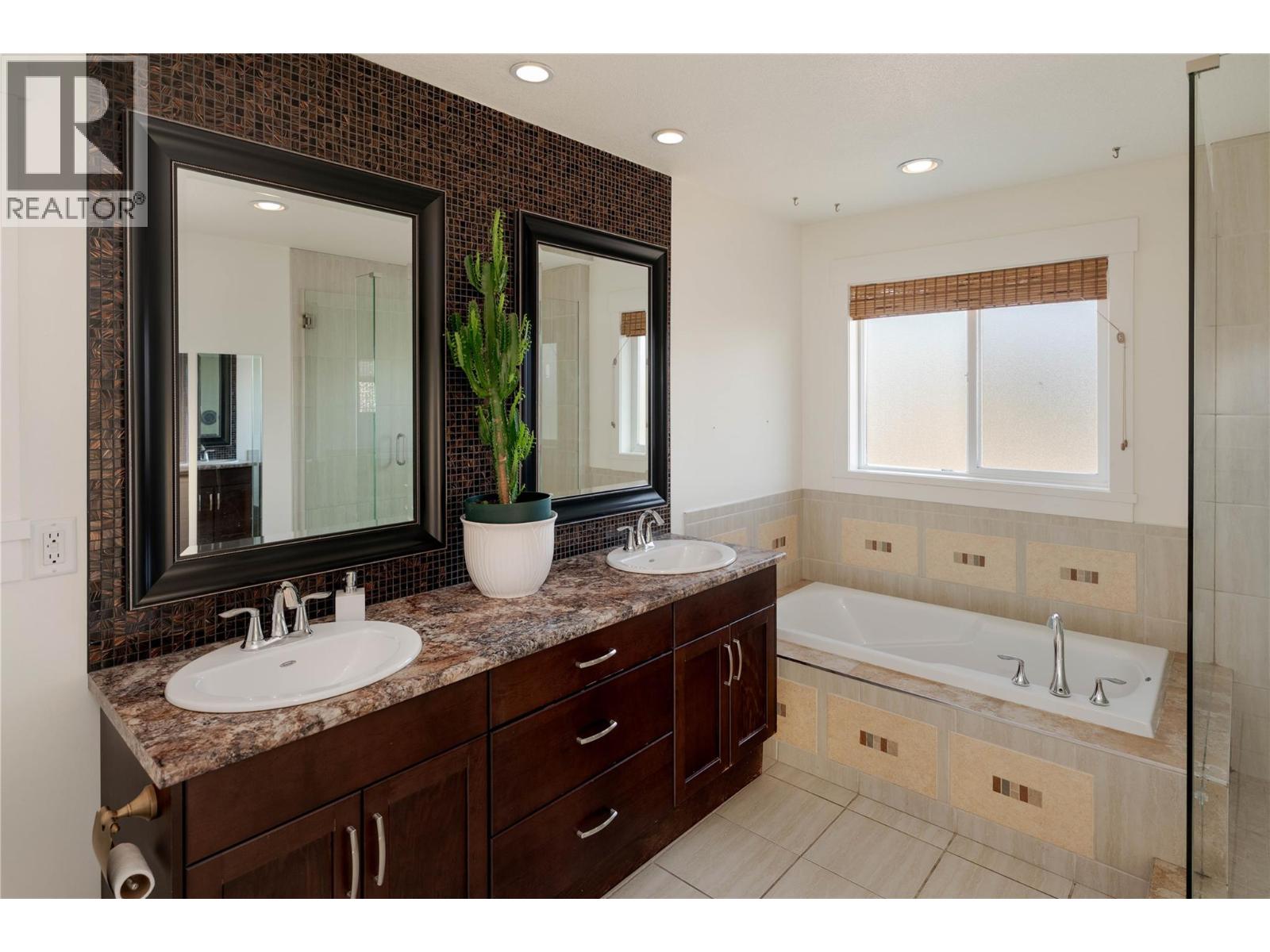 Picture for 1818 Bowes  Street https://www.cirrealty.ca/reb/bc/1/10364211_14.jpg