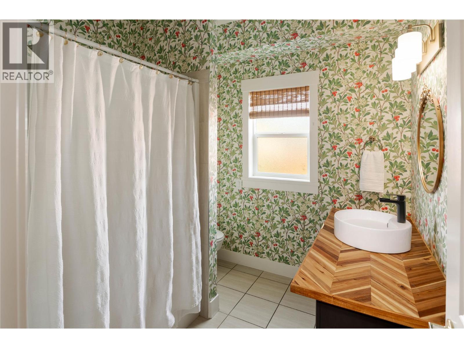 Picture for 1818 Bowes  Street https://www.cirrealty.ca/reb/bc/1/10364211_20.jpg