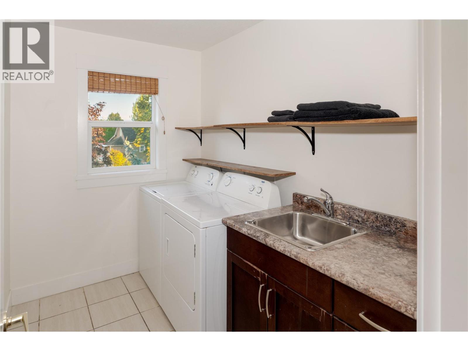 Picture for 1818 Bowes  Street https://www.cirrealty.ca/reb/bc/1/10364211_21.jpg