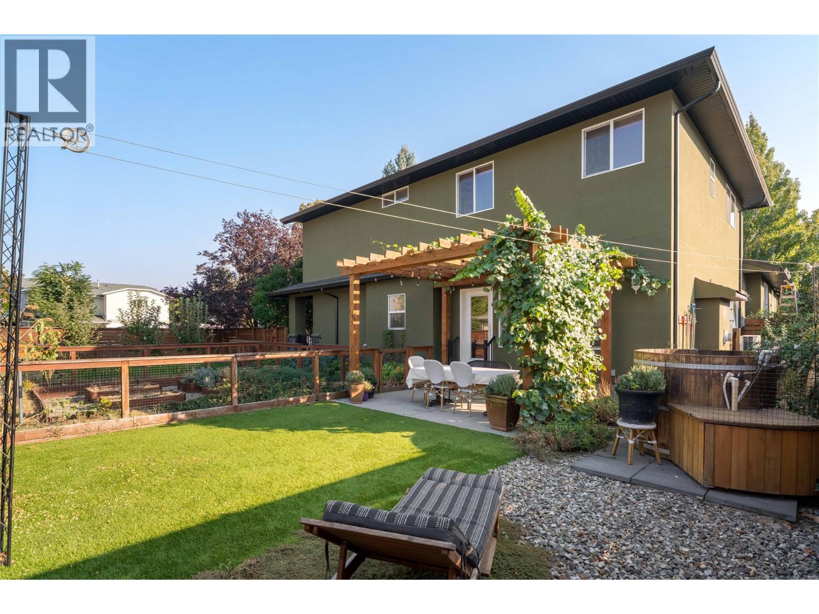 Picture for 1818 Bowes  Street https://www.cirrealty.ca/reb/bc/1/10364211_7.jpg