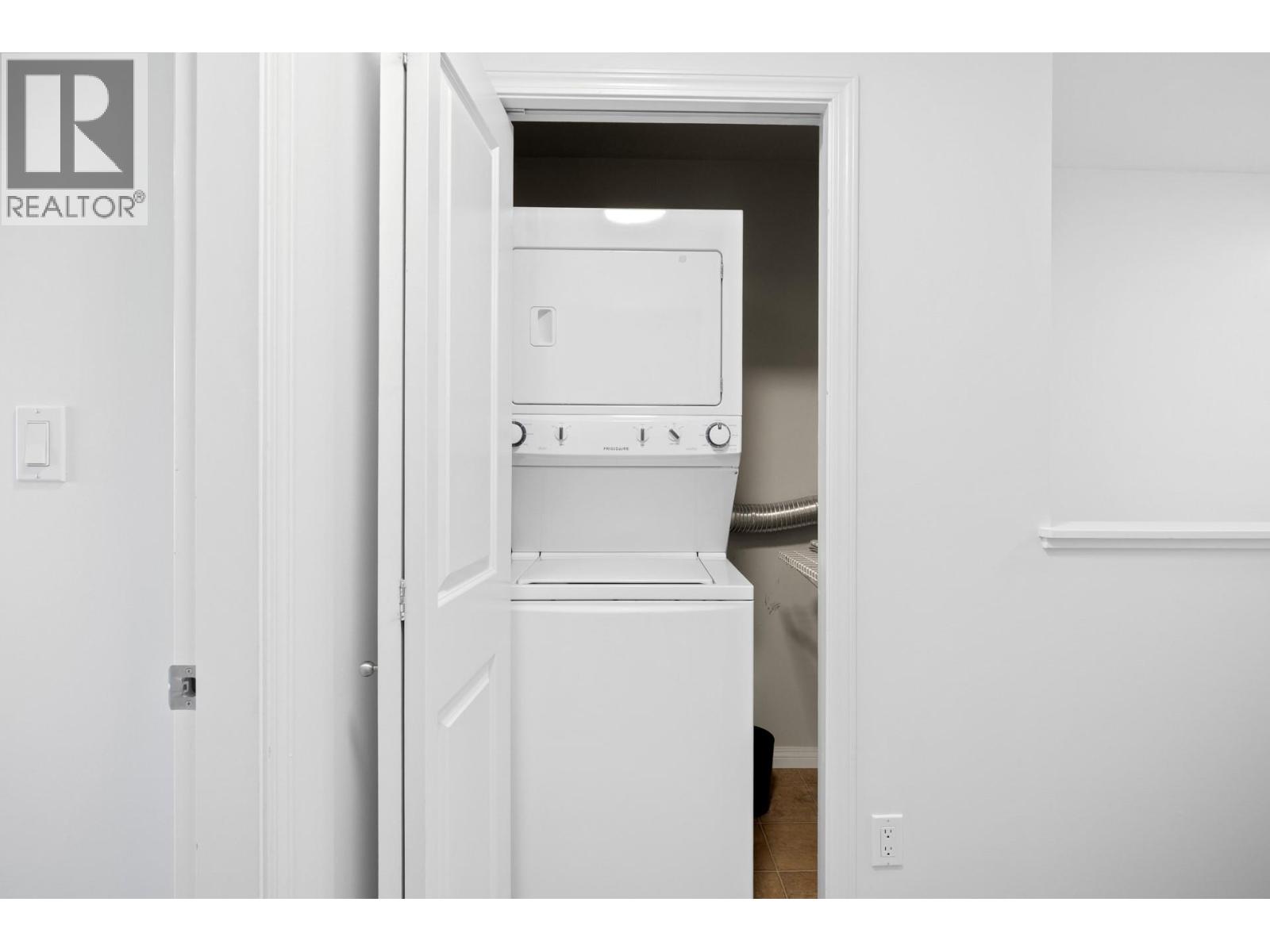 Picture for Unit #14, 1853 Parkview  Crescent https://www.cirrealty.ca/reb/bc/1/10364581_37.jpg