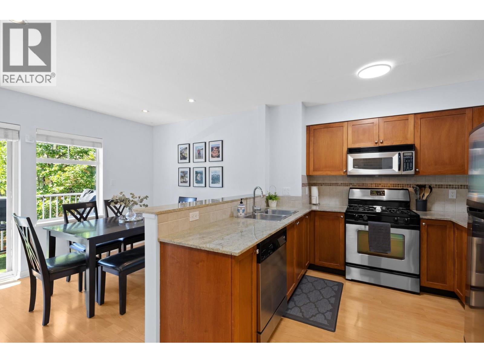 Picture for Unit #14, 1853 Parkview  Crescent https://www.cirrealty.ca/reb/bc/1/10364581_7.jpg