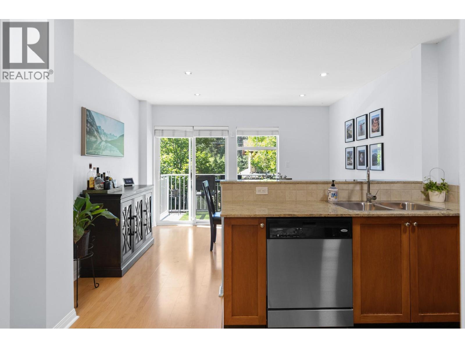 Picture for Unit #14, 1853 Parkview  Crescent https://www.cirrealty.ca/reb/bc/1/10364581_9.jpg