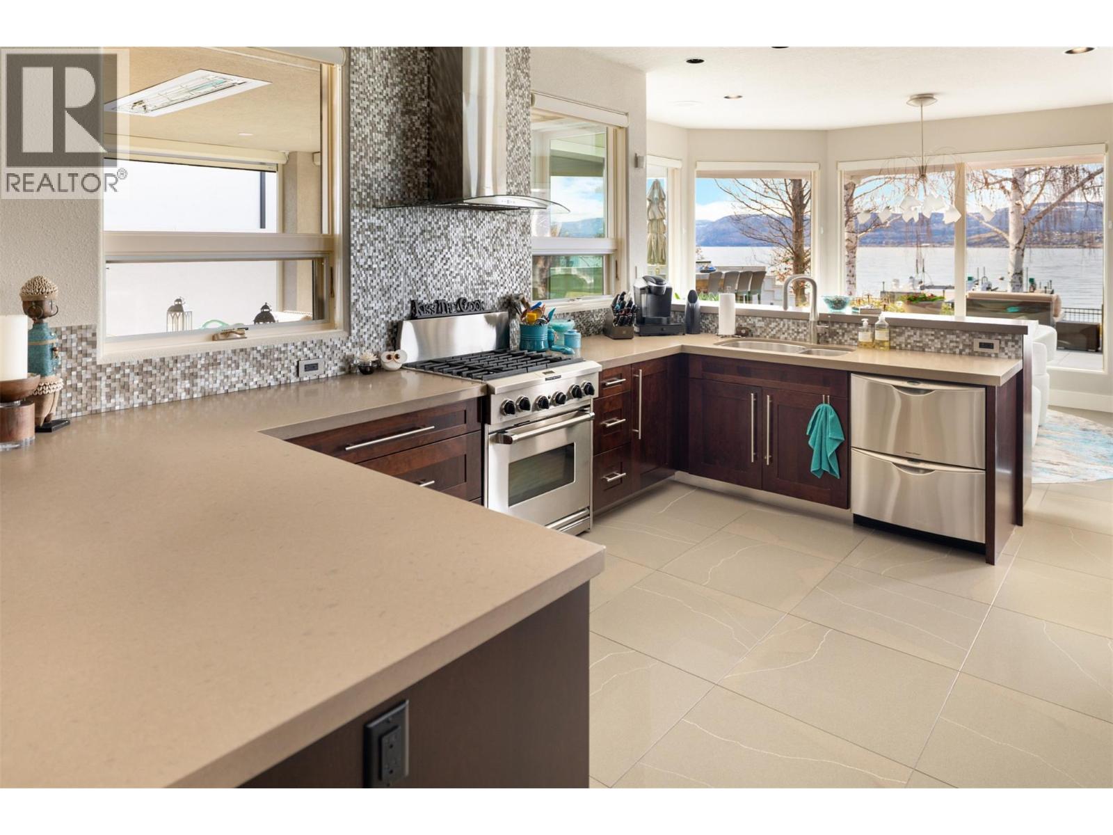 Picture for 4458A Lakeland  Road https://www.cirrealty.ca/reb/bc/1/10364601_28.jpg