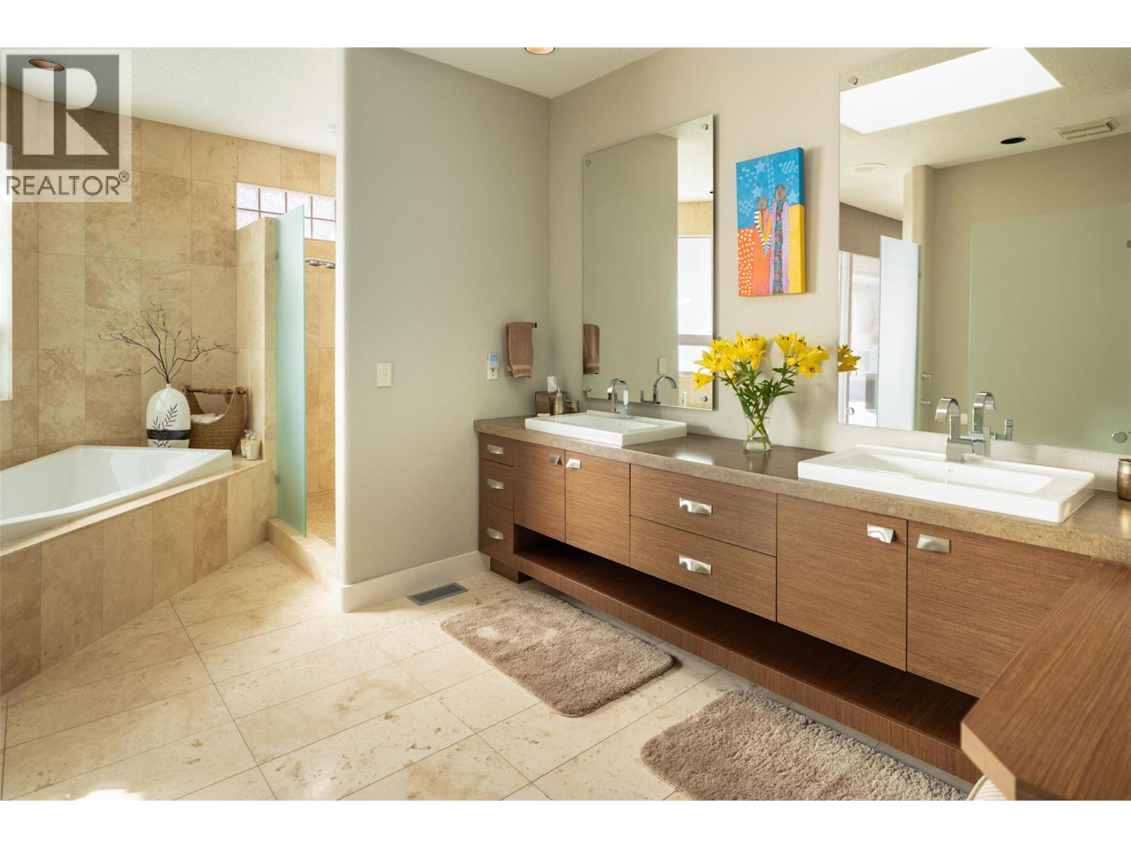 Picture for 4458A Lakeland  Road https://www.cirrealty.ca/reb/bc/1/10364601_40.jpg