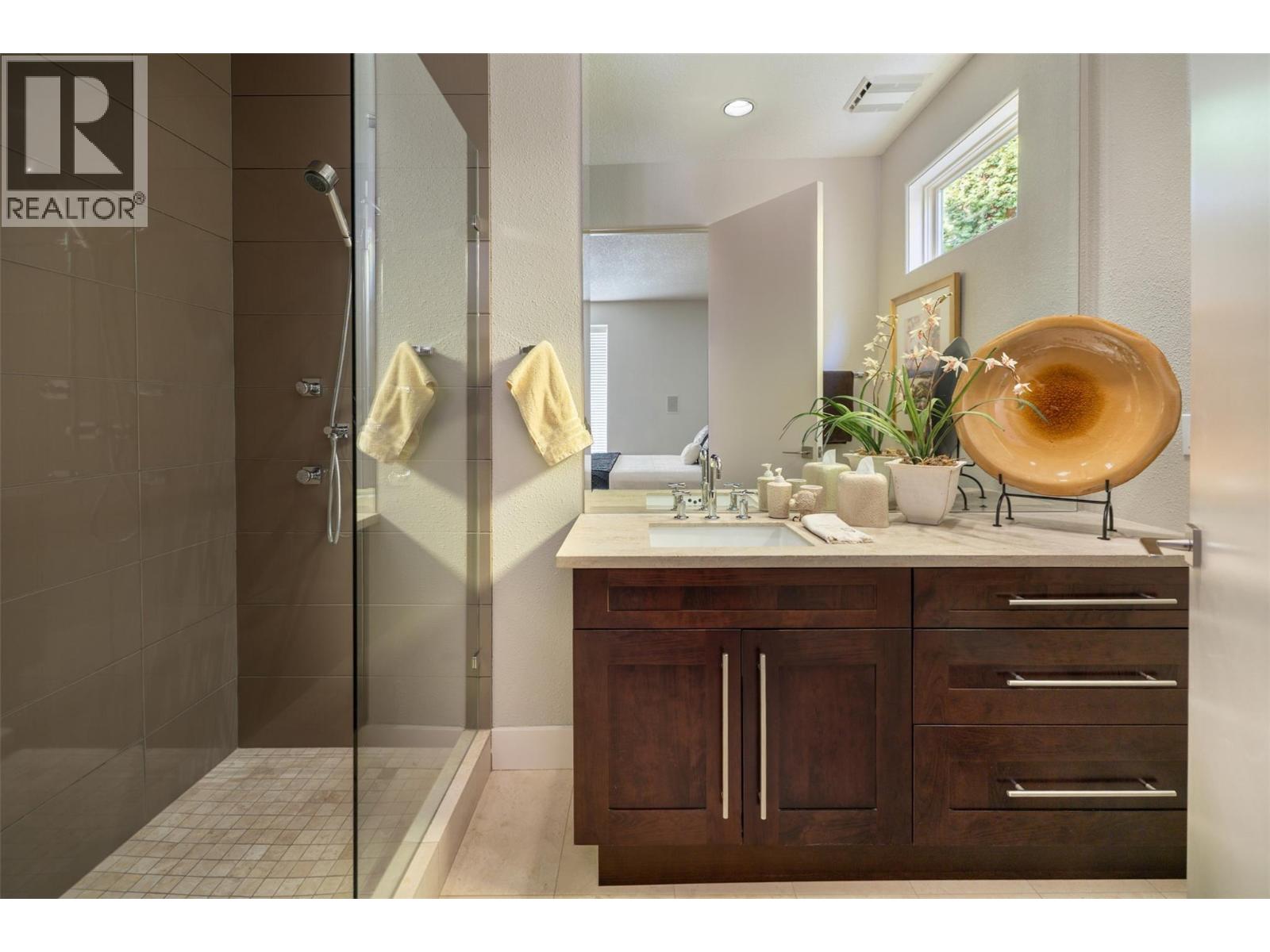 Picture for 4458A Lakeland  Road https://www.cirrealty.ca/reb/bc/1/10364601_46.jpg