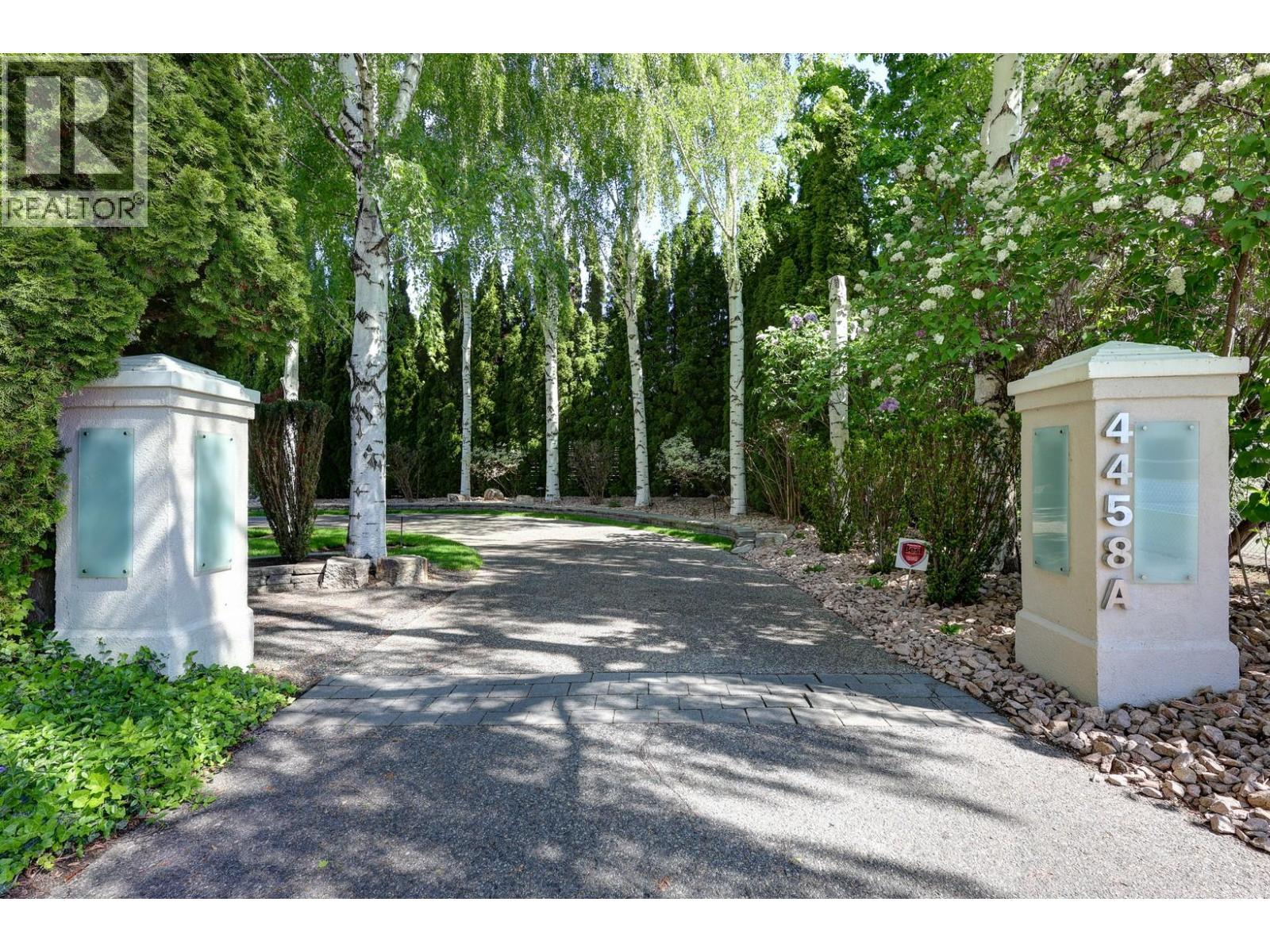 Picture for 4458A Lakeland  Road https://www.cirrealty.ca/reb/bc/1/10364601_67.jpg