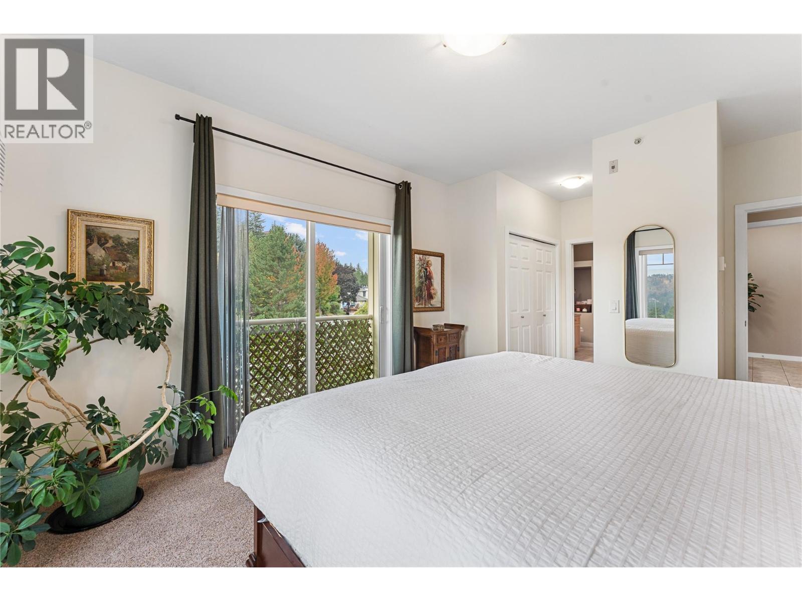 Picture for Unit #302, 2120 Shannon Ridge  Drive https://www.cirrealty.ca/reb/bc/1/10364671_16.jpg