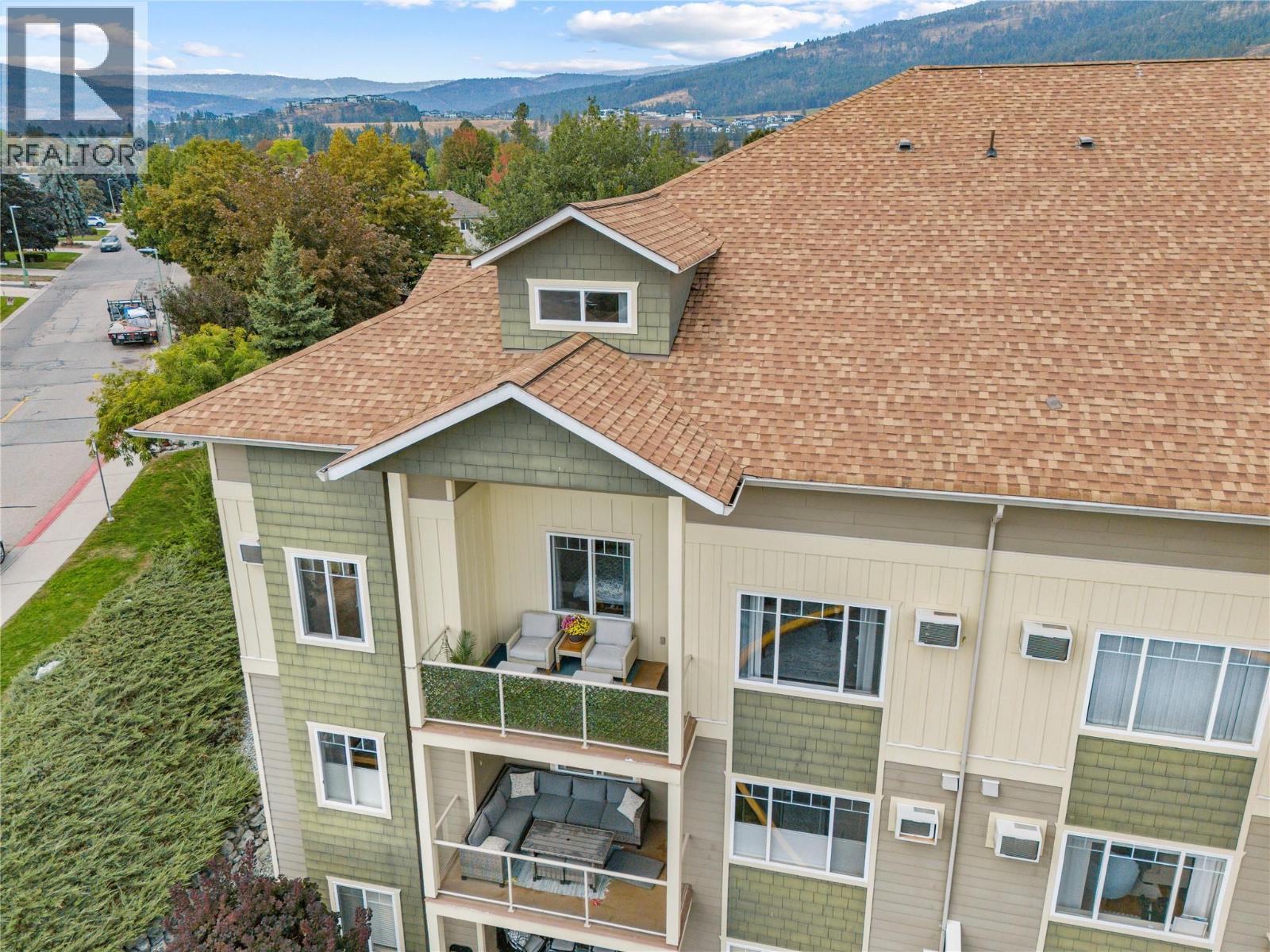 Picture for Unit #302, 2120 Shannon Ridge  Drive https://www.cirrealty.ca/reb/bc/1/10364671_2.jpg