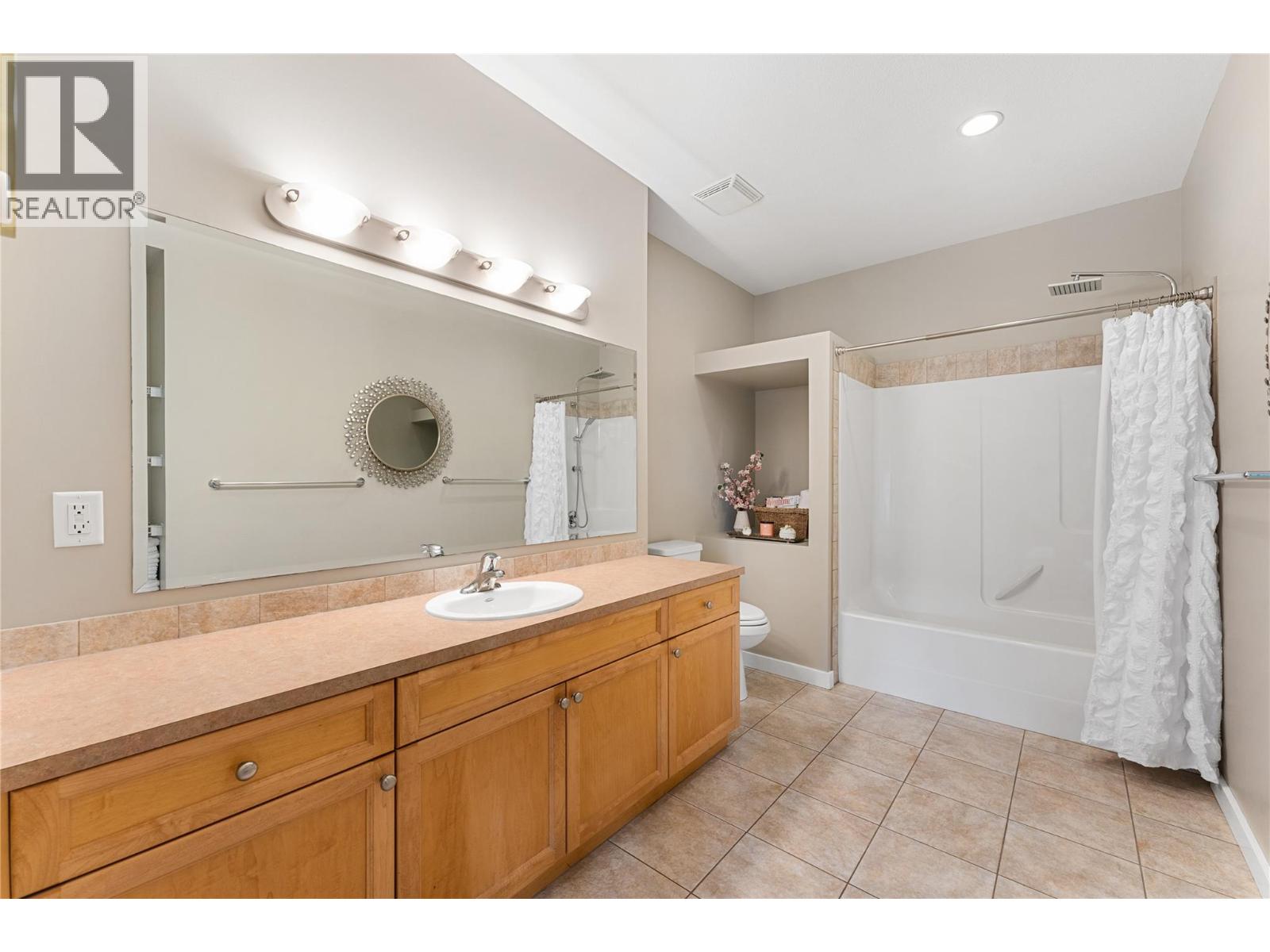 Picture for Unit #302, 2120 Shannon Ridge  Drive https://www.cirrealty.ca/reb/bc/1/10364671_20.jpg
