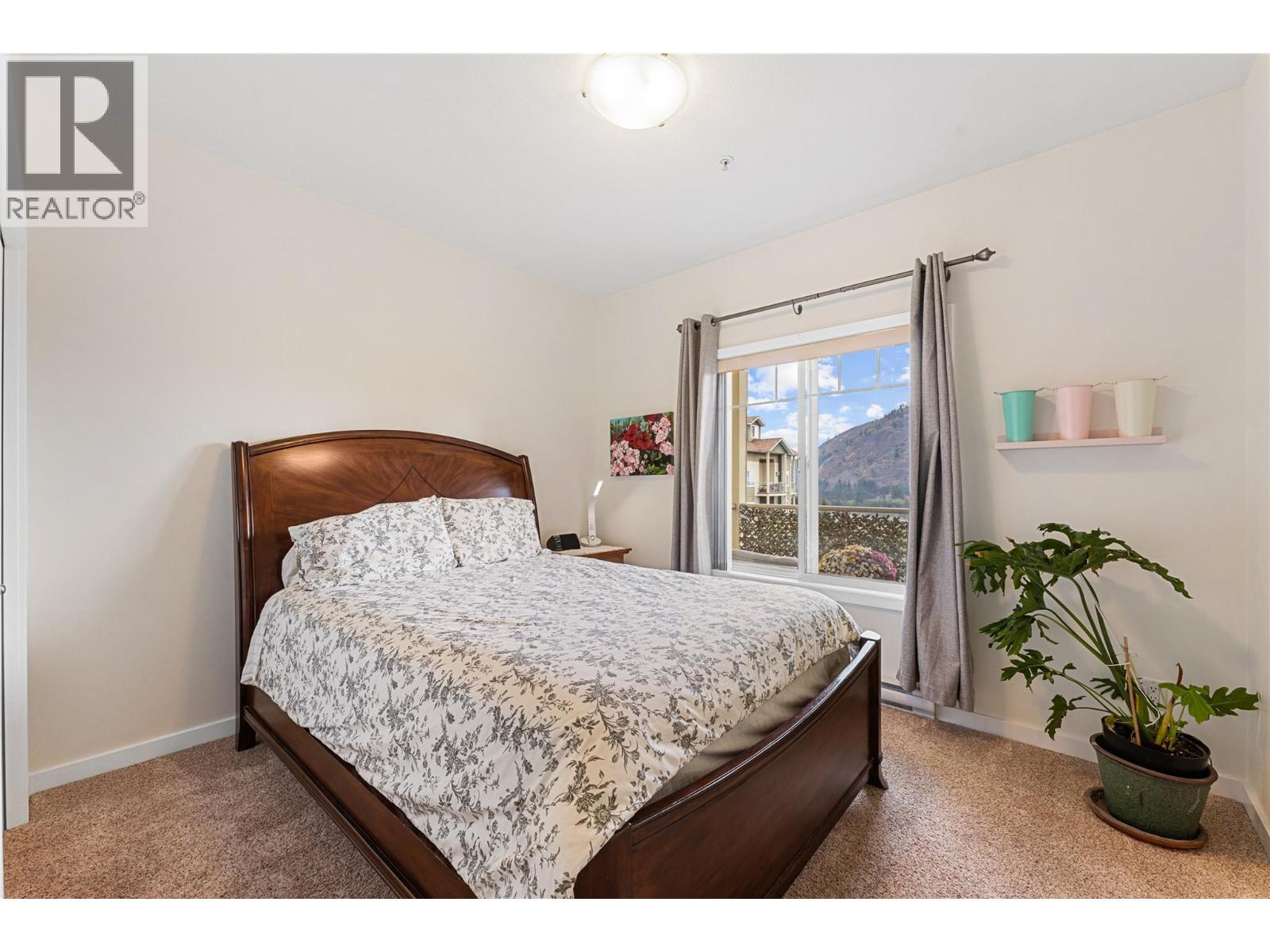 Picture for Unit #302, 2120 Shannon Ridge  Drive https://www.cirrealty.ca/reb/bc/1/10364671_21.jpg