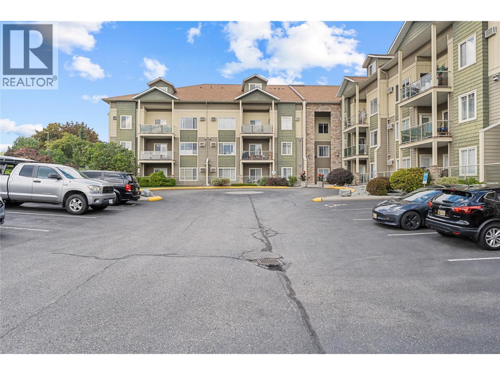 Picture for Unit #302, 2120 Shannon Ridge  Drive https://www.cirrealty.ca/reb/bc/1/10364671_34.jpg