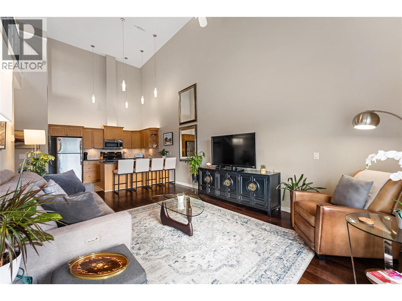 Picture for Unit #302, 2120 Shannon Ridge  Drive https://www.cirrealty.ca/reb/bc/1/10364671_4.jpg