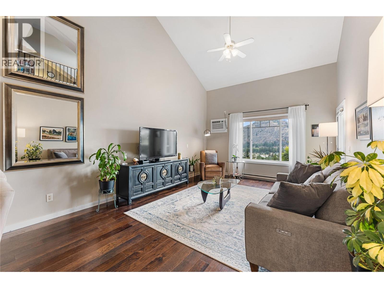 Picture for Unit #302, 2120 Shannon Ridge  Drive https://www.cirrealty.ca/reb/bc/1/10364671_5.jpg