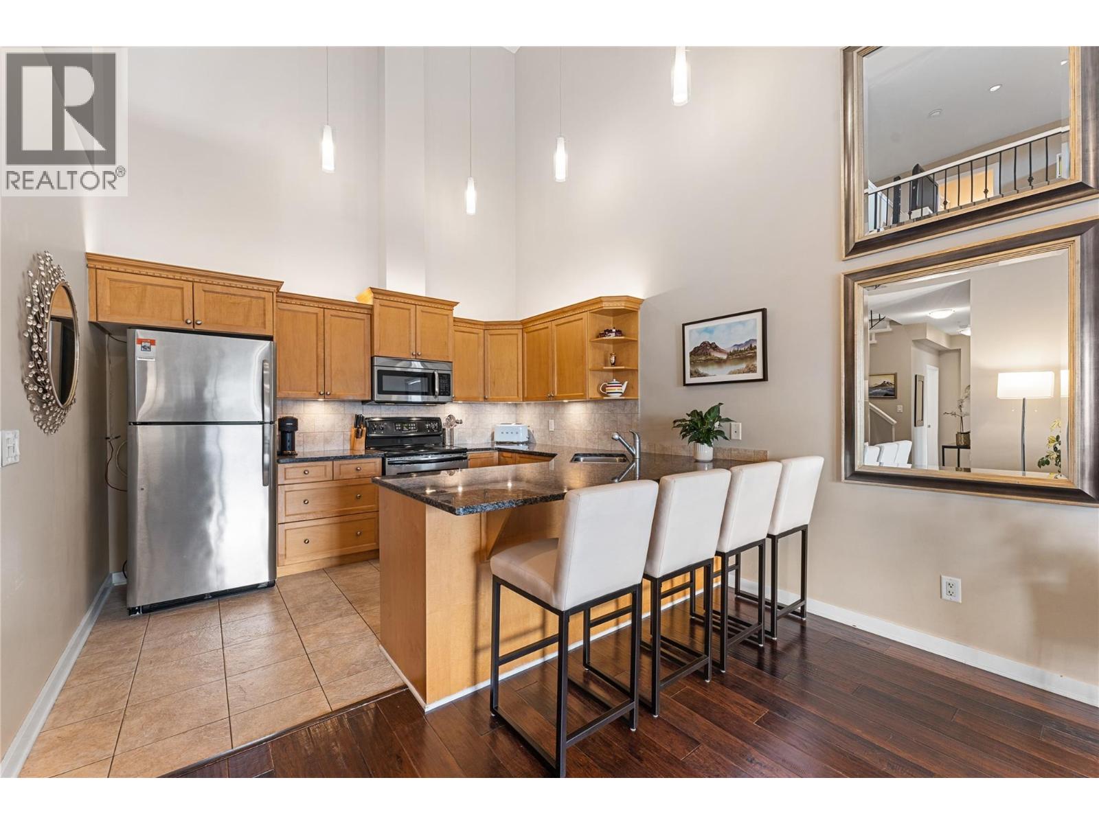 Picture for Unit #302, 2120 Shannon Ridge  Drive https://www.cirrealty.ca/reb/bc/1/10364671_7.jpg