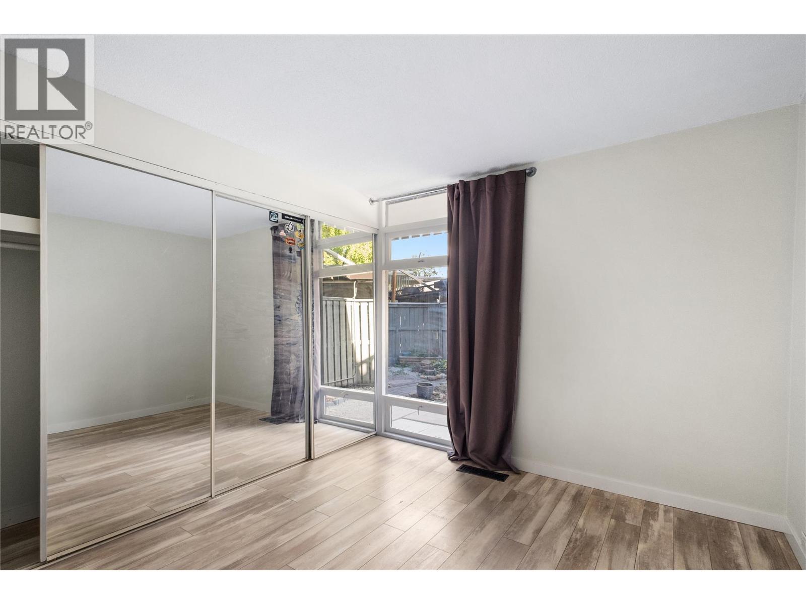 Picture for Unit #14, 353 Boyce  Crescent https://www.cirrealty.ca/reb/bc/1/10364791_11.jpg