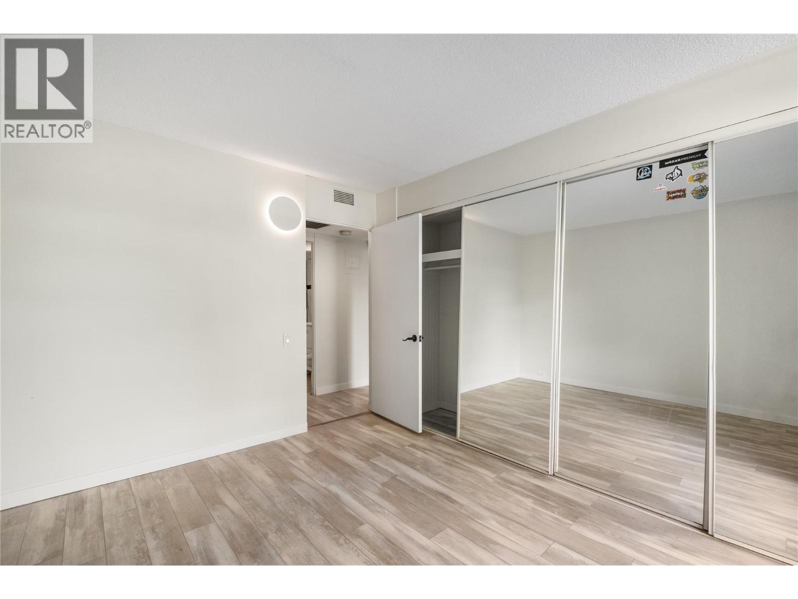 Picture for Unit #14, 353 Boyce  Crescent https://www.cirrealty.ca/reb/bc/1/10364791_12.jpg