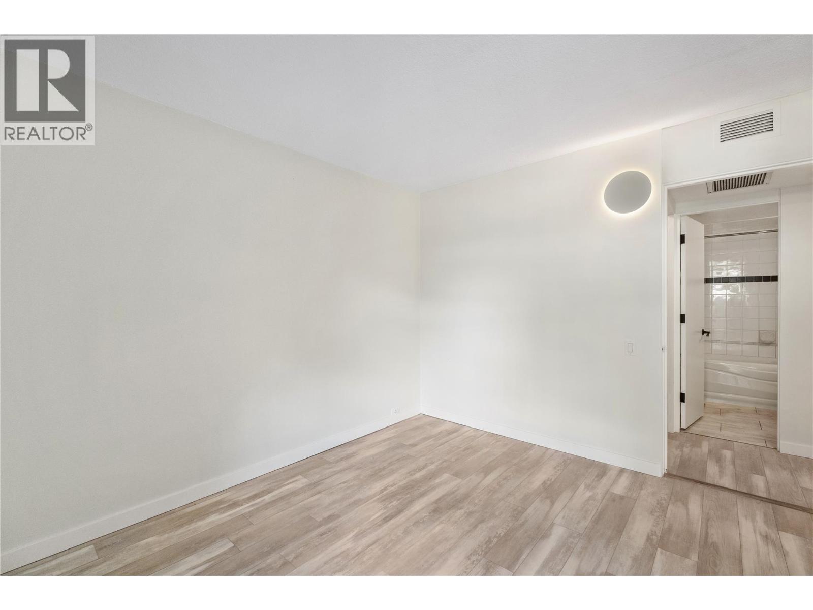 Picture for Unit #14, 353 Boyce  Crescent https://www.cirrealty.ca/reb/bc/1/10364791_13.jpg