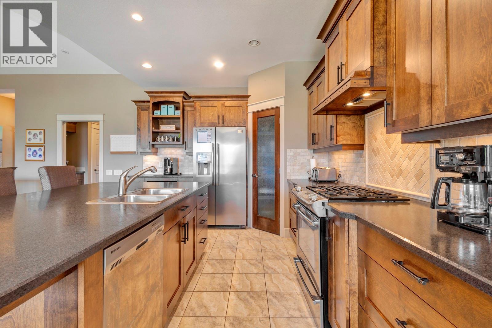 Picture for 1205 Loseth  Drive https://www.cirrealty.ca/reb/bc/1/10364971_12.jpg