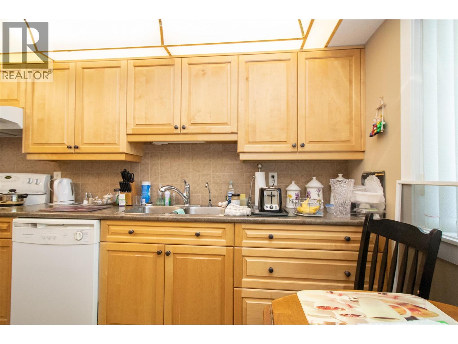 Picture for Unit #115A, 1045 Sutherland  Avenue https://www.cirrealty.ca/reb/bc/1/10365101_7.jpg