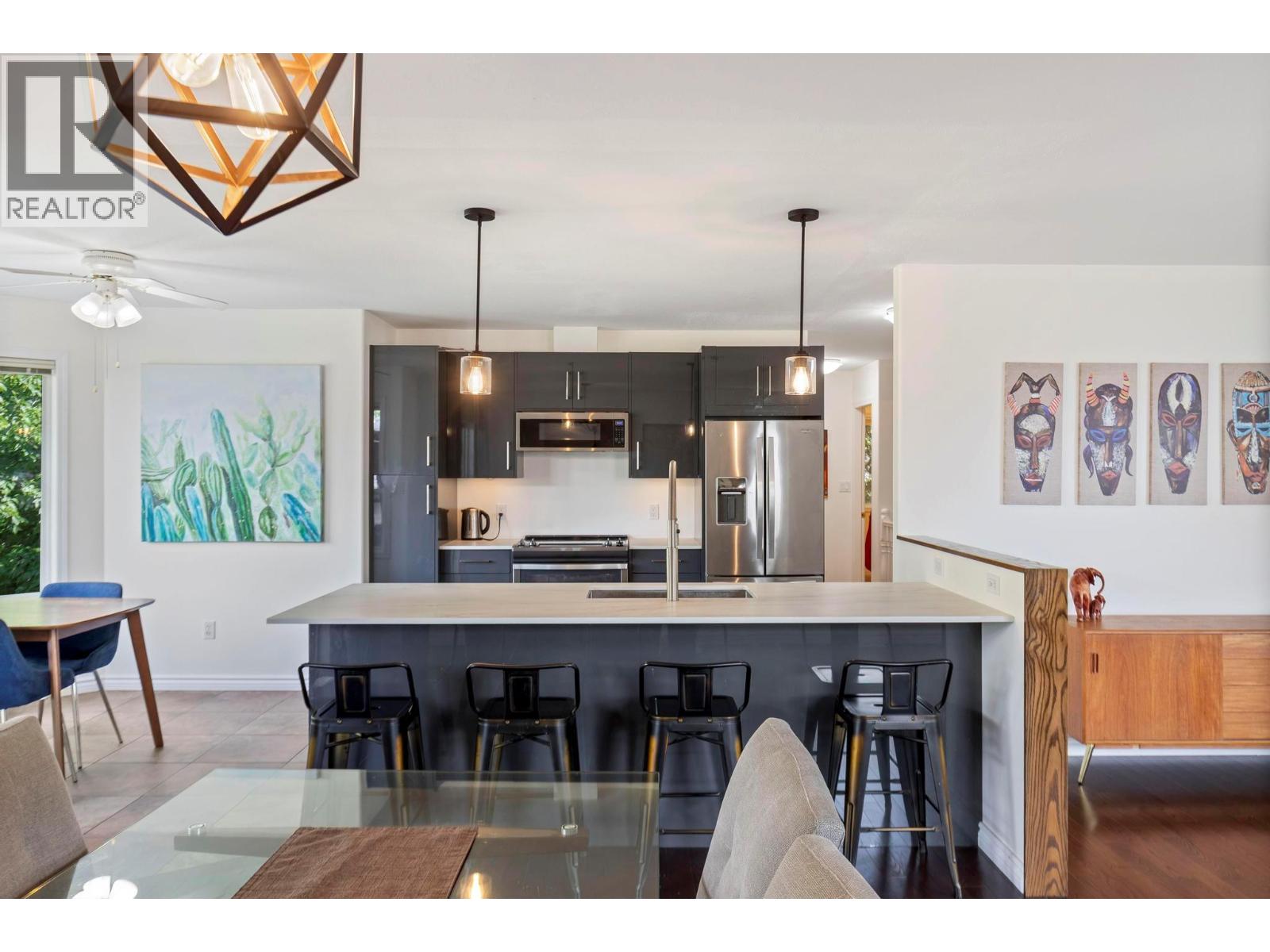 Picture for 2098 Sunview  Drive https://www.cirrealty.ca/reb/bc/1/10365341_10.jpg