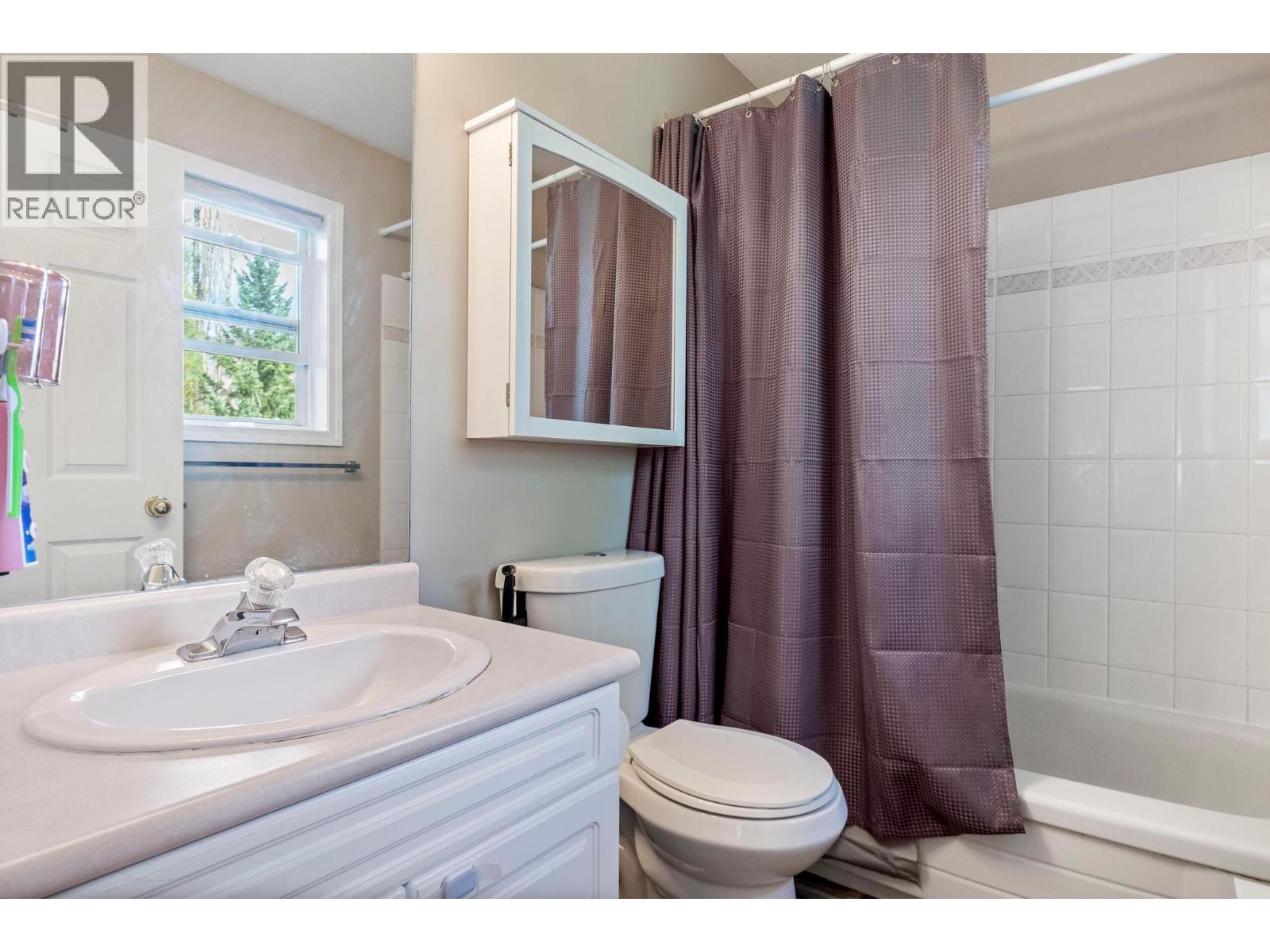 Picture for 2098 Sunview  Drive https://www.cirrealty.ca/reb/bc/1/10365341_18.jpg