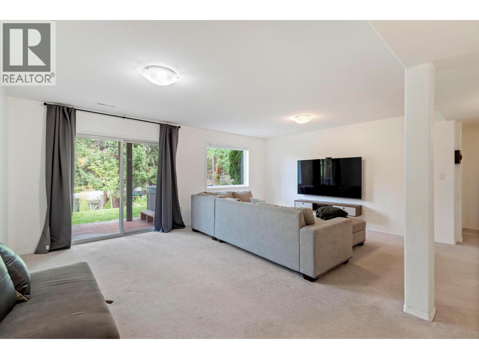 Picture for 2098 Sunview  Drive https://www.cirrealty.ca/reb/bc/1/10365341_21.jpg