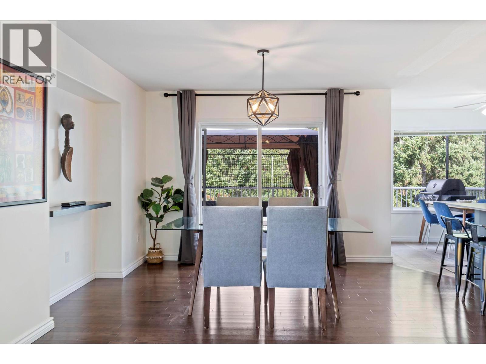 Picture for 2098 Sunview  Drive https://www.cirrealty.ca/reb/bc/1/10365341_5.jpg