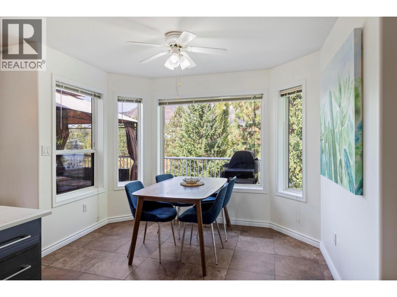 Picture for 2098 Sunview  Drive https://www.cirrealty.ca/reb/bc/1/10365341_6.jpg