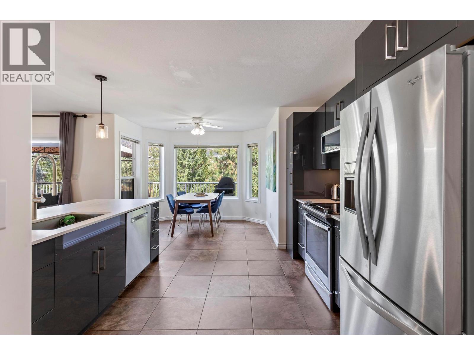 Picture for 2098 Sunview  Drive https://www.cirrealty.ca/reb/bc/1/10365341_8.jpg