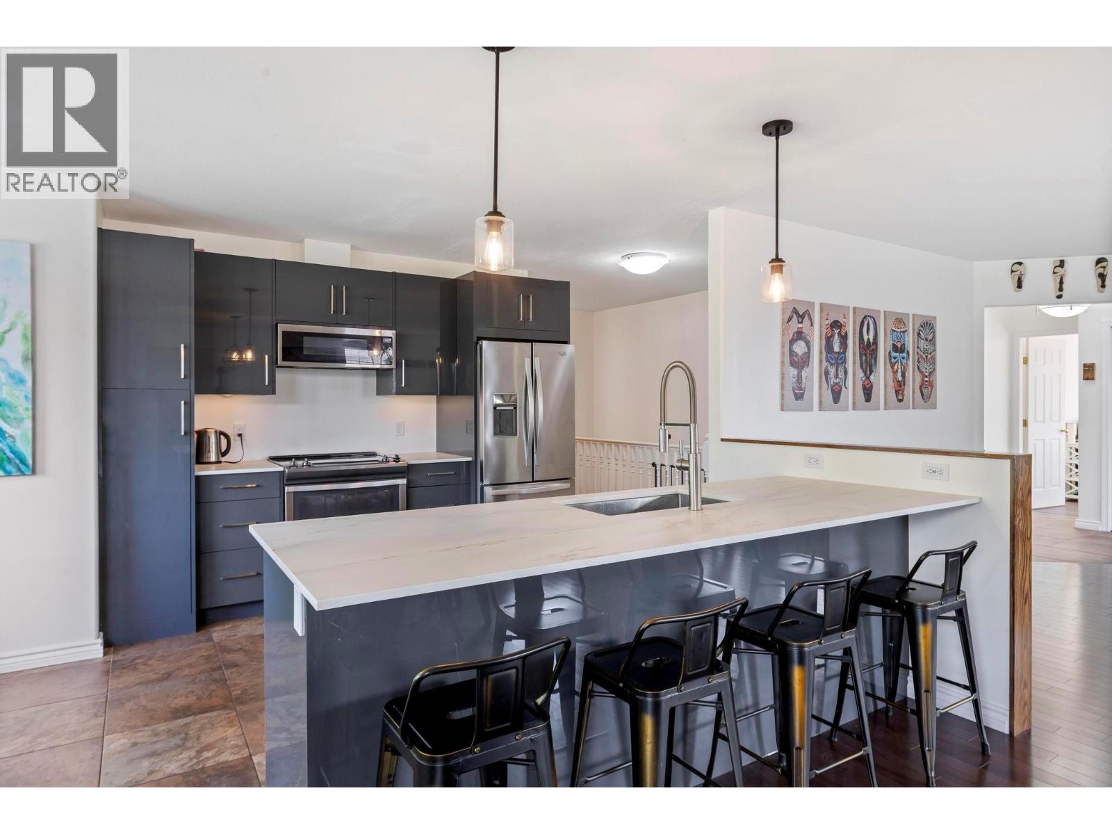 Picture for 2098 Sunview  Drive https://www.cirrealty.ca/reb/bc/1/10365341_9.jpg