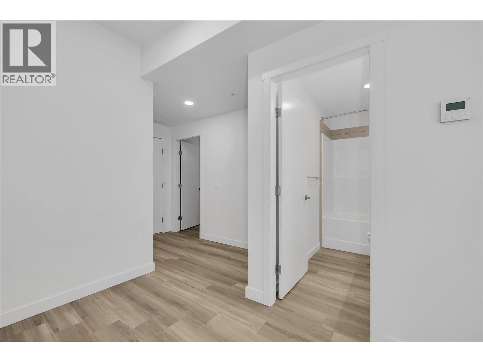 Picture for Unit #118, 1057 Frost  Road https://www.cirrealty.ca/reb/bc/1/10365651_20.jpg