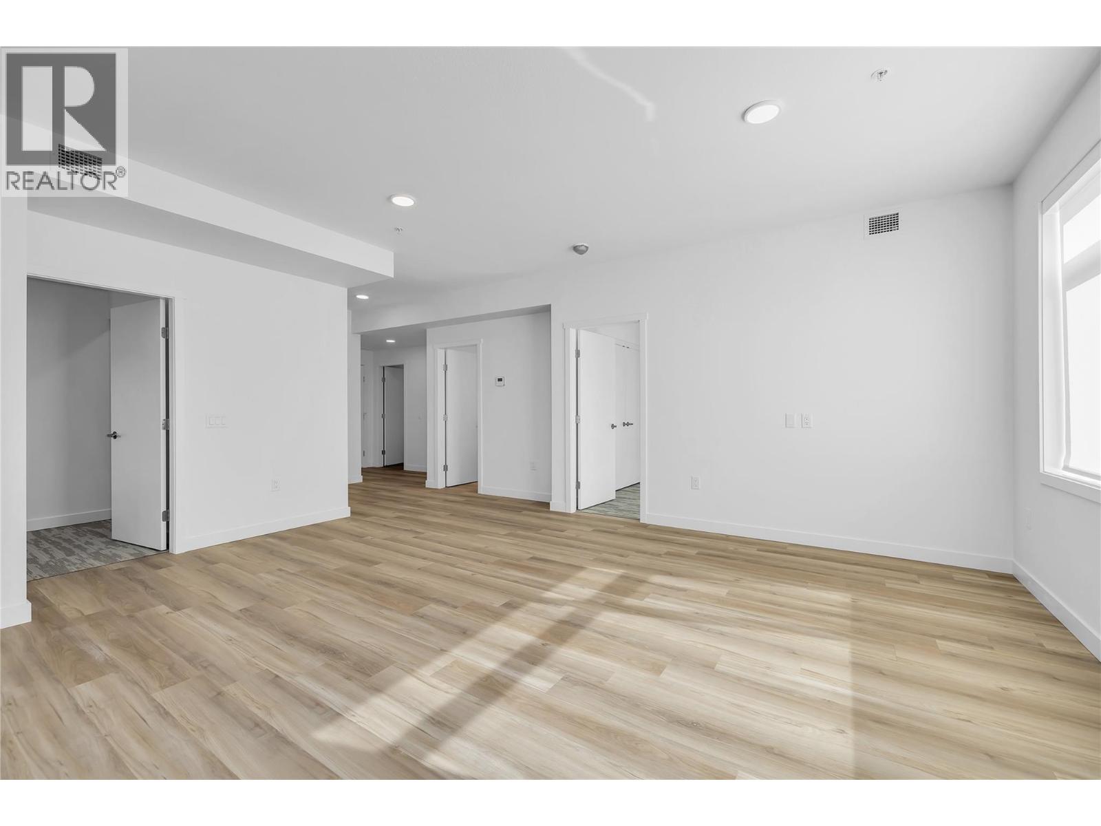 Picture for Unit #118, 1057 Frost  Road https://www.cirrealty.ca/reb/bc/1/10365651_7.jpg