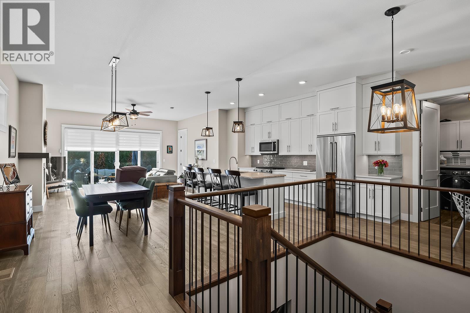 Picture for 1827 Viewpoint  Drive https://www.cirrealty.ca/reb/bc/1/10365871_15.jpg