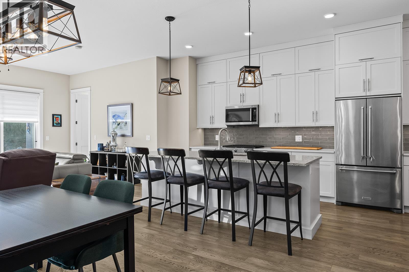 Picture for 1827 Viewpoint  Drive https://www.cirrealty.ca/reb/bc/1/10365871_16.jpg