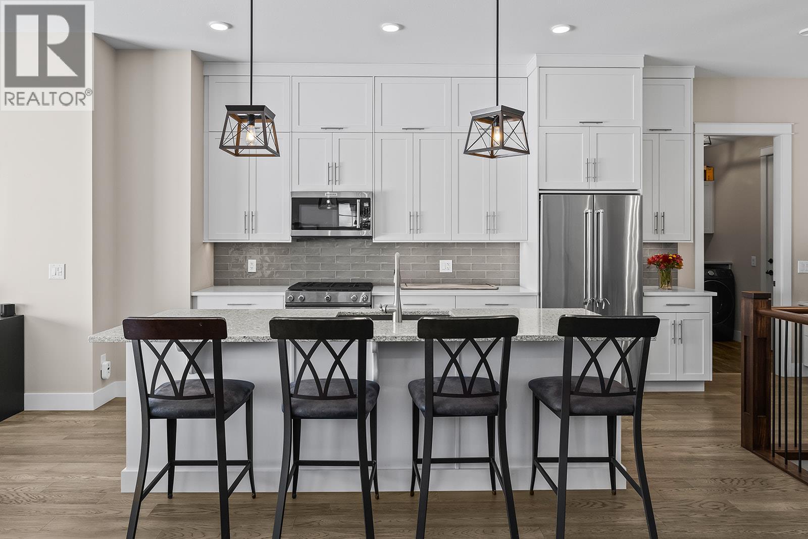 Picture for 1827 Viewpoint  Drive https://www.cirrealty.ca/reb/bc/1/10365871_23.jpg