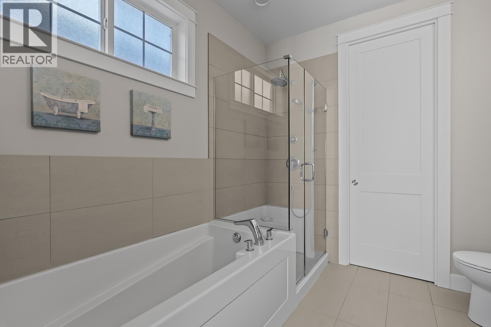 Picture for 1827 Viewpoint  Drive https://www.cirrealty.ca/reb/bc/1/10365871_40.jpg