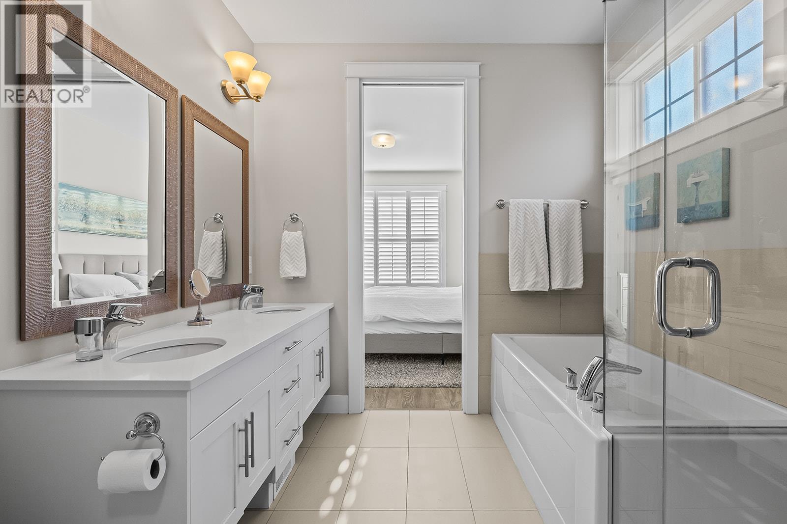 Picture for 1827 Viewpoint  Drive https://www.cirrealty.ca/reb/bc/1/10365871_41.jpg