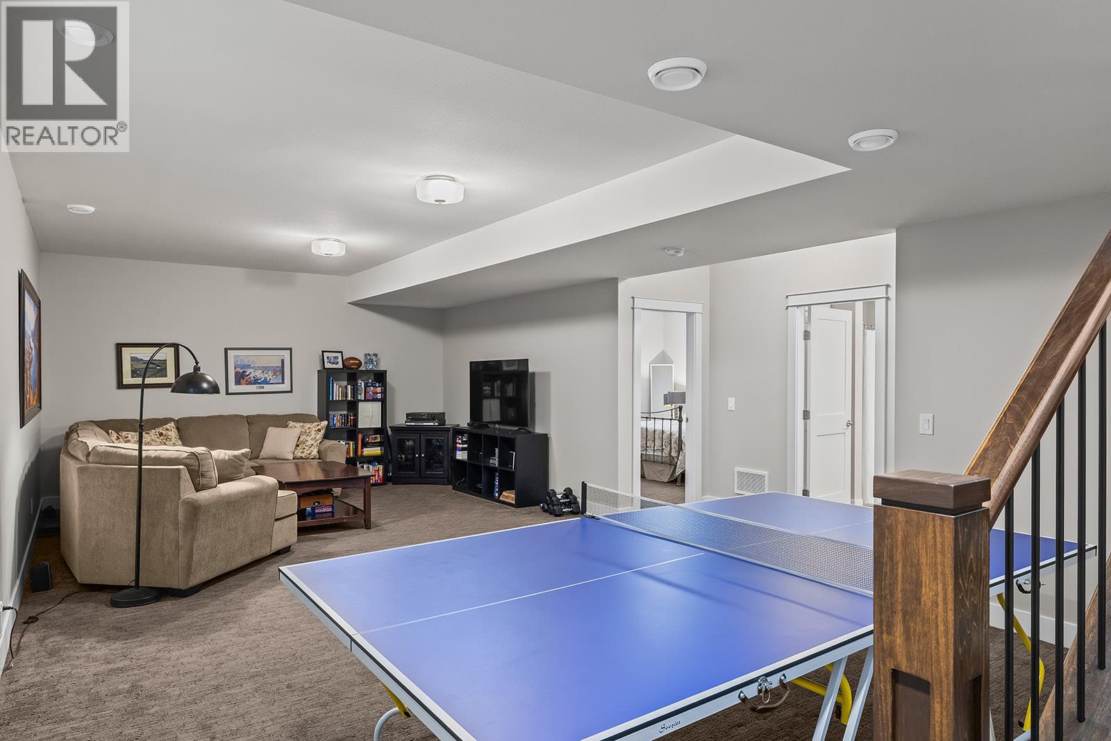 Picture for 1827 Viewpoint  Drive https://www.cirrealty.ca/reb/bc/1/10365871_44.jpg